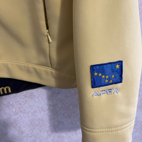 The North Face, 2006 Seven Summits Project soft shell jacket. - Picture 4 of 9